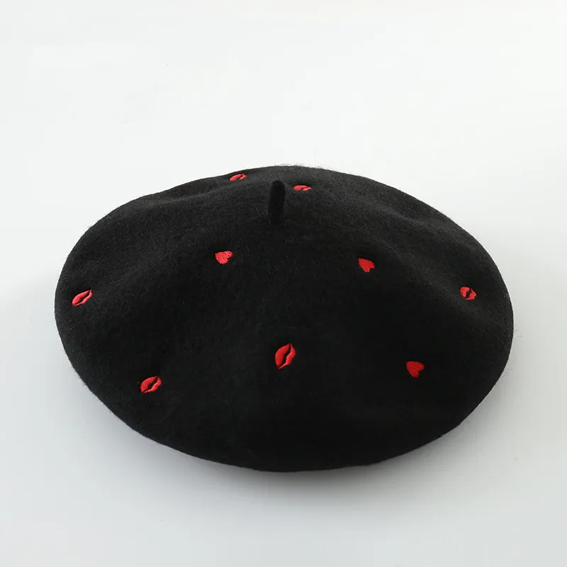 

Осенне-зимние шапки для женщин, Дамский красный берет с вышивкой в форме сердца, милая шапка для девушек, подарок на осень