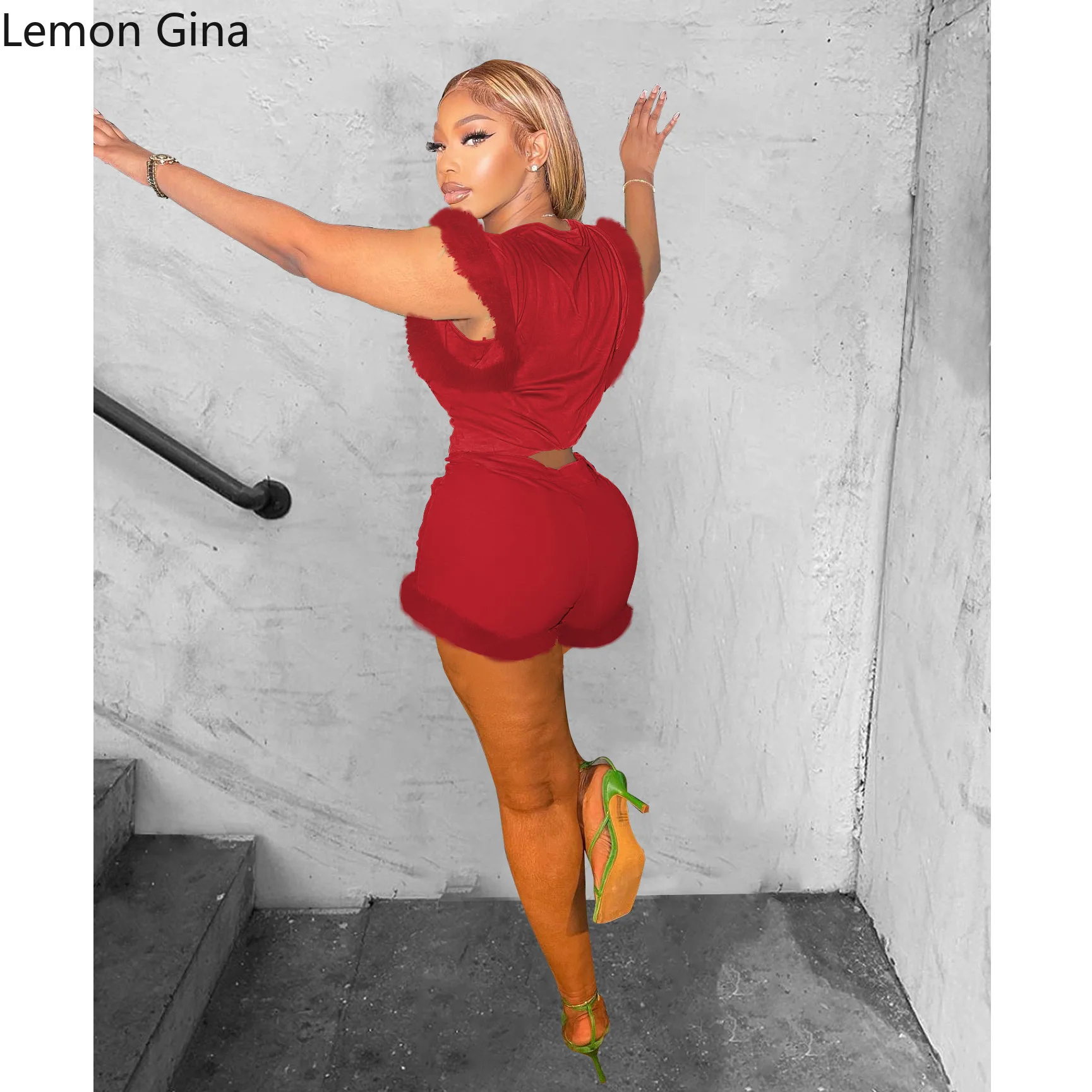 Костюм женский летний из 2 предметов с шортами бахромой и перьями - купить по