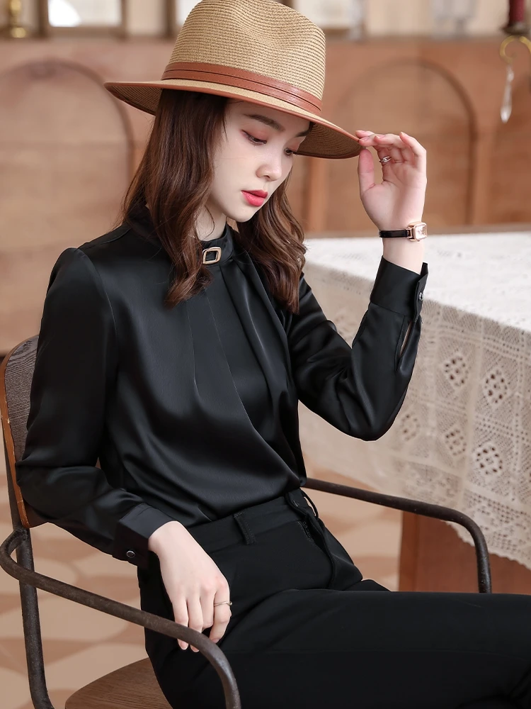 Блузка женская однотонная с воротником-стойкой длинным рукавом и оборками -