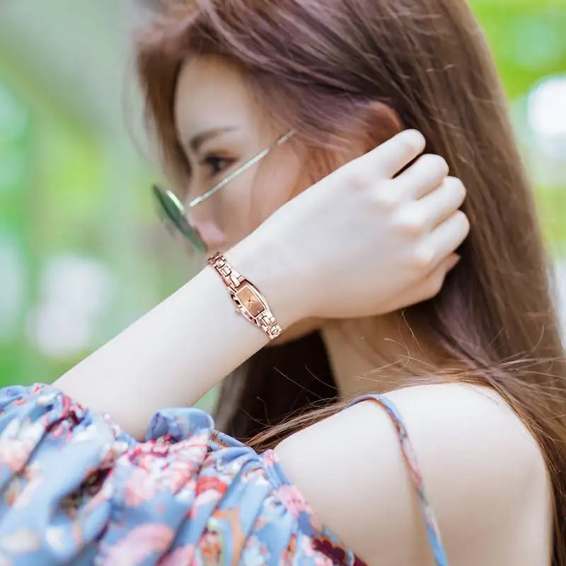 Часы женские кварцевые с простым прямоугольным и тонким ремешком нержавеющая