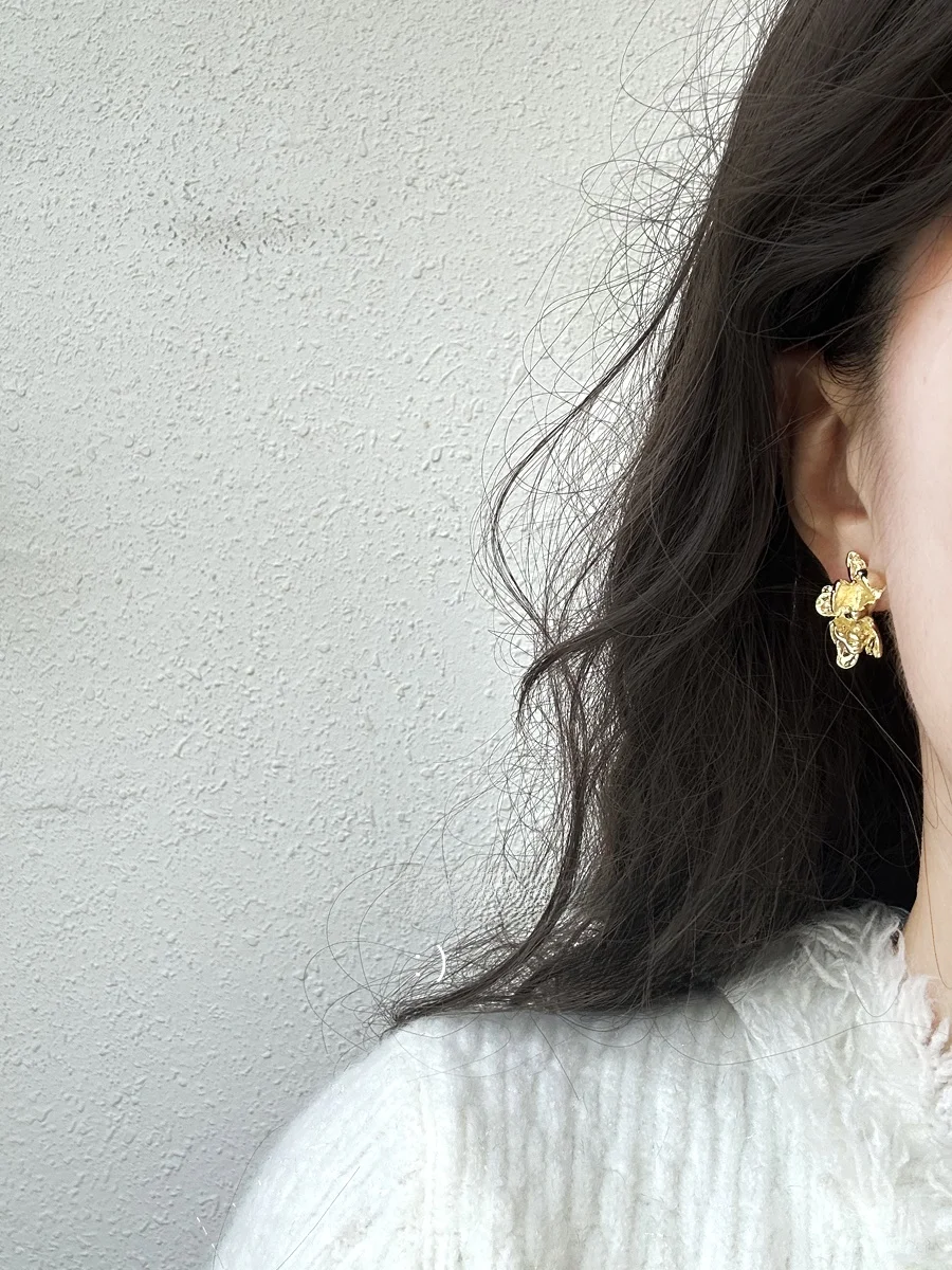 Golden Blossom Light Роскошные зажимы для ушей от комаров High Sense Осень и зима 2024 Новая мода