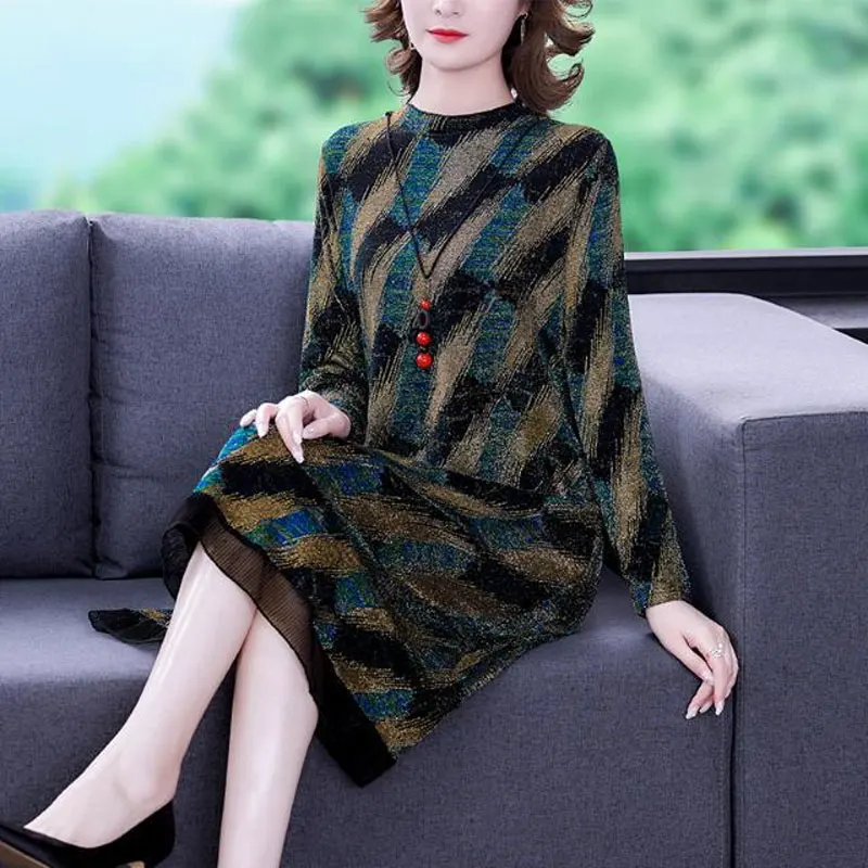 Женское шелковое платье с круглым вырезом