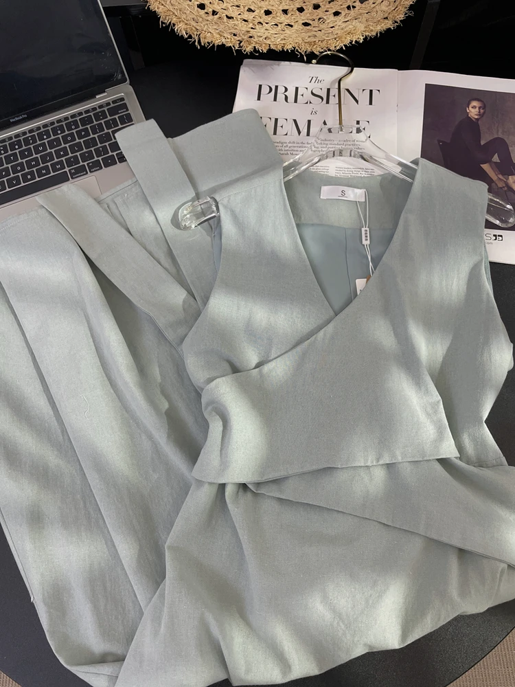 Женское облегающее платье без рукавов с V-образным вырезом и завышенной талией