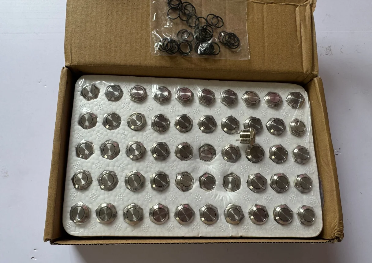 

50 шт./кор., суперкороткий металлический кнопочный переключатель 12 мм, кольцевой логотип IP65 светодиодный 3 В 6 В 12 В 24 В Snap 50 мА, без блокировки, автоматический переключатель сброса