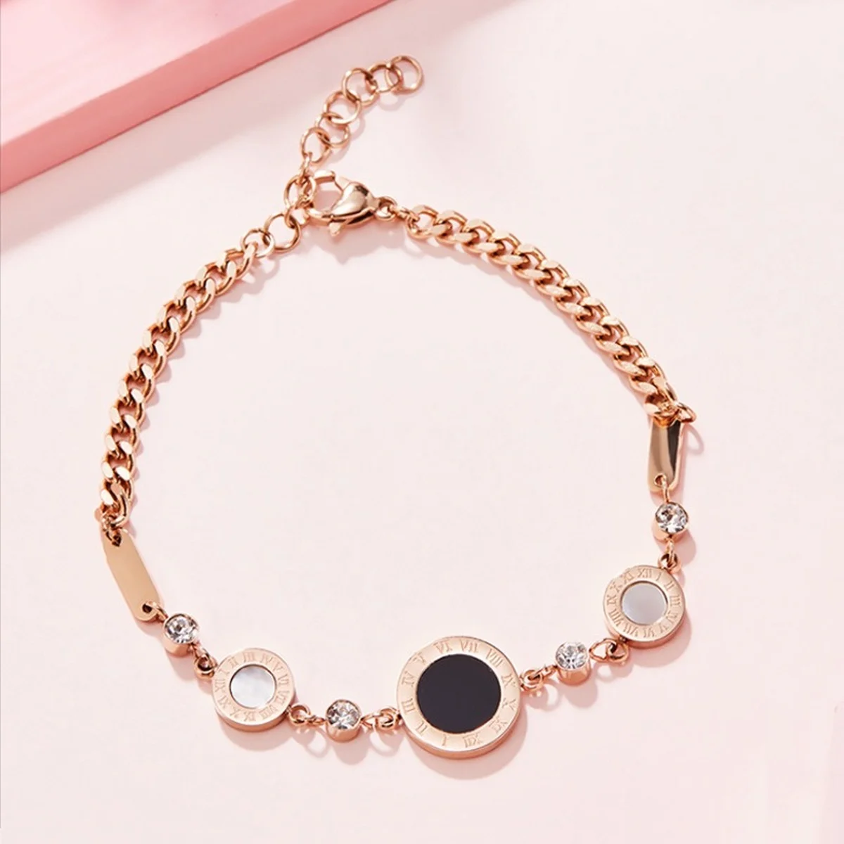 

Personality Simple Roman Black and White Mother-of-pearl Titanium Steel Bracelet Female Temperament Fashion Rose Gold Bracelet