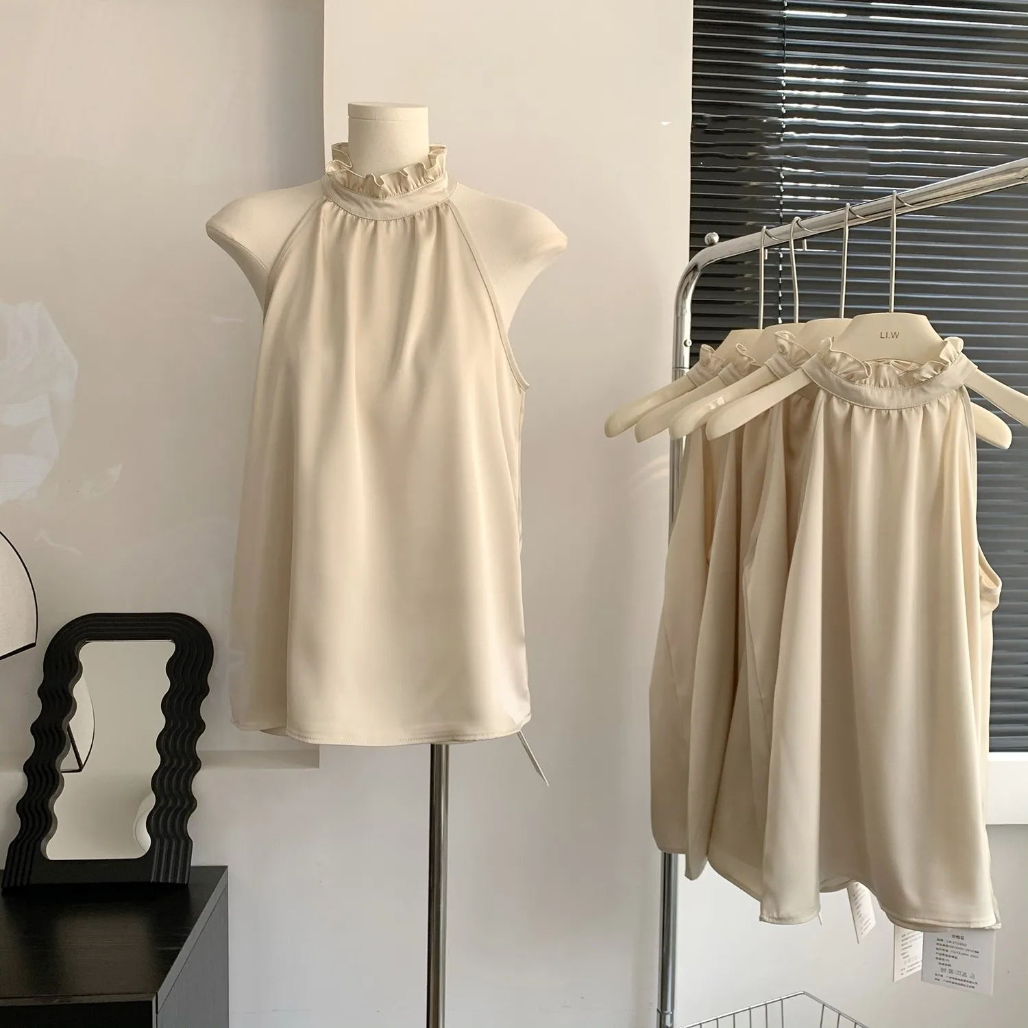 

Женская блузка без рукавов, с лямкой на шее