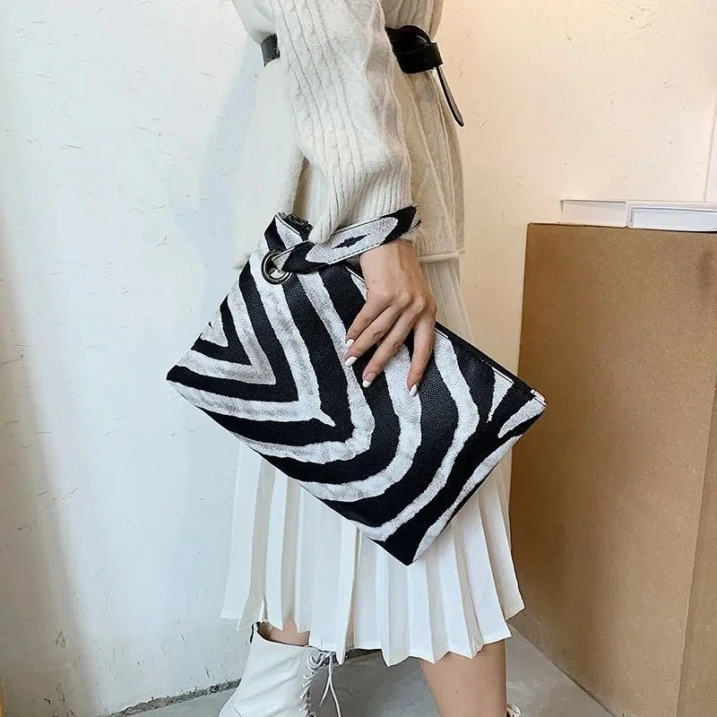 Women's Clutch 2023 New Handbag Fashion Leopard Pattern Large Wallet Minimalist Envelope Bag Casual Women's Zebra Messenger Bag