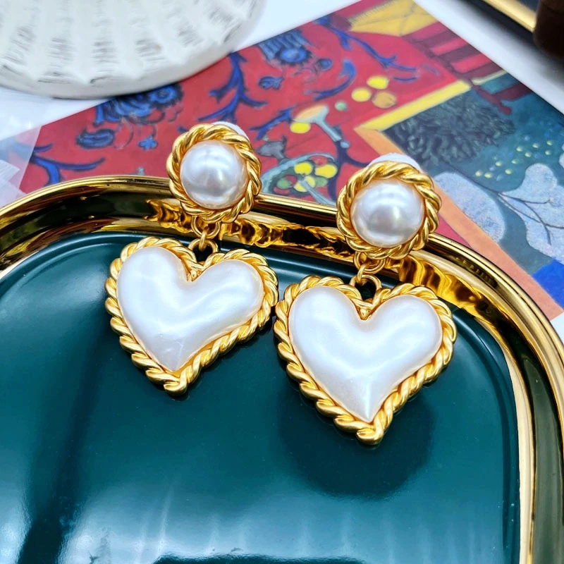 

Lovely Romantic Heart Stud Earrings Quality Pearls Baroque Accessories For Women's Jewelry