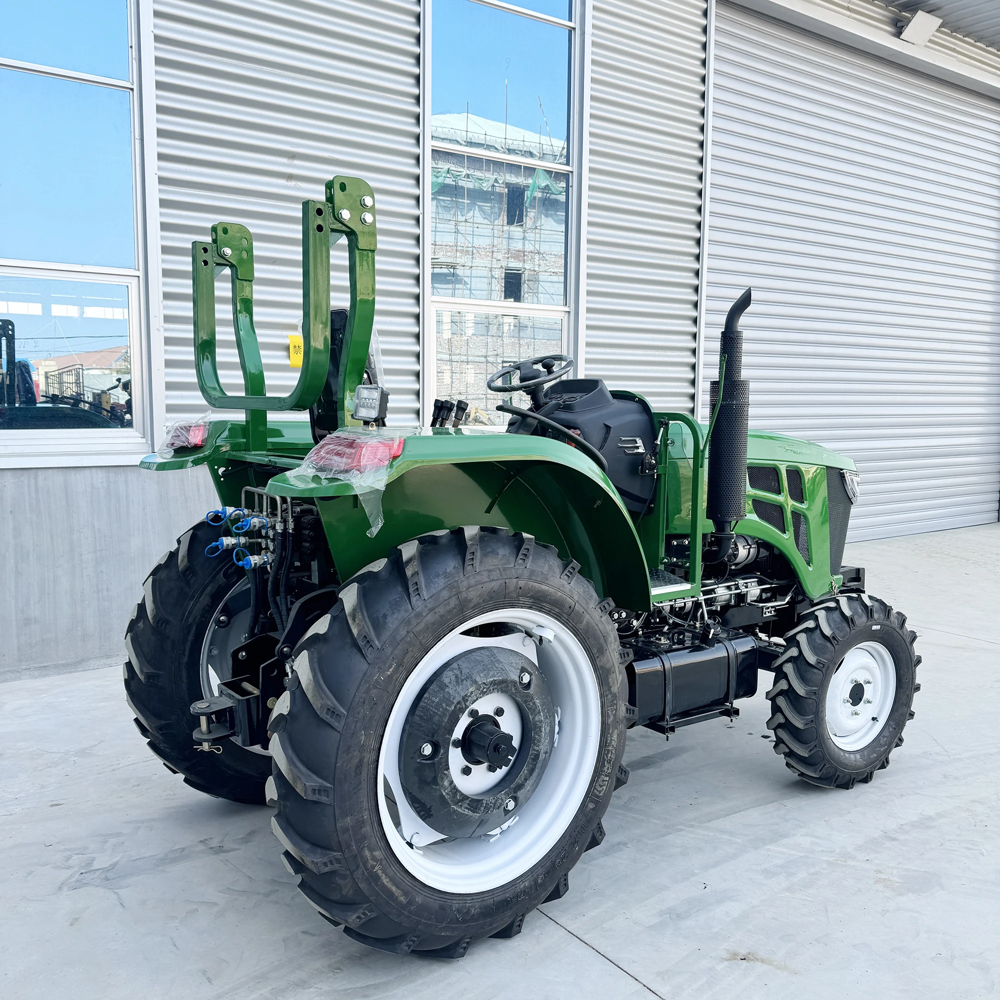 Фото Сельскохозяйственный трактор 70 л.с. 4WD с сертификатом CE - Высокоэффективный и долговечный для сельскохозяйственных работ №4