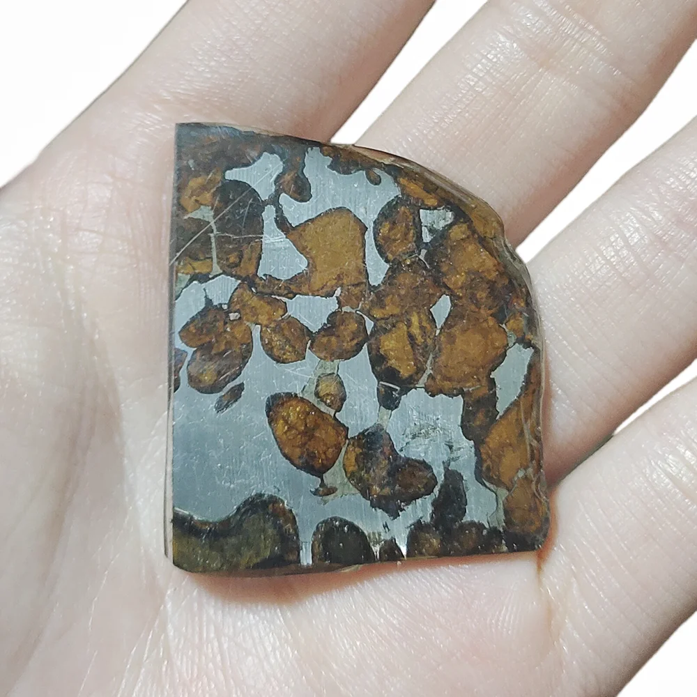 природные метеорит. красивый астероид. происхождение метеоритов. лерцолит метеорит. кусок метеорита.