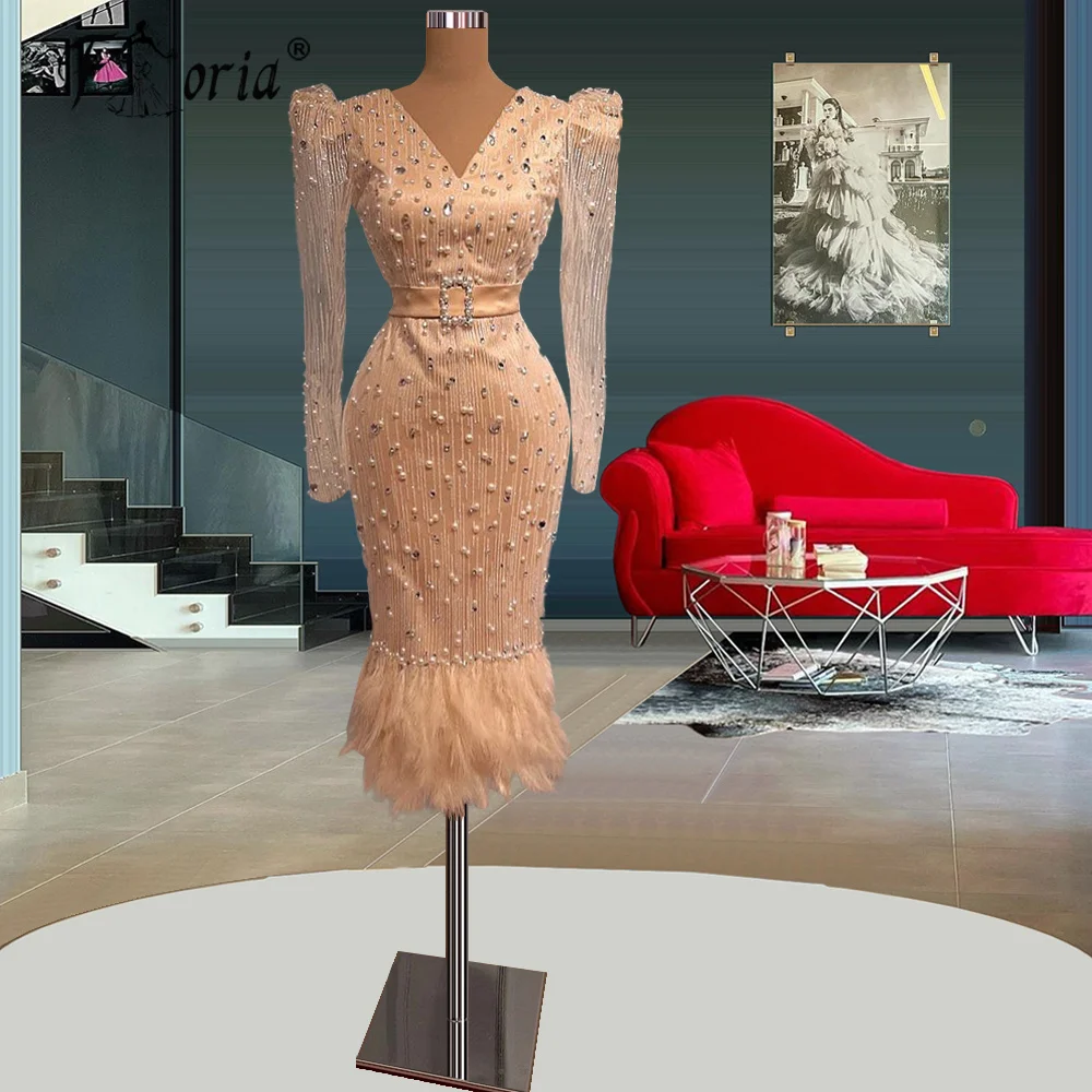 

Luxury Dubai Pearls Champagne Short Cocktail Party Gowns Feathers Long Sleeve V Neck Tea Length Prom Dresses sukienki koktajlowe