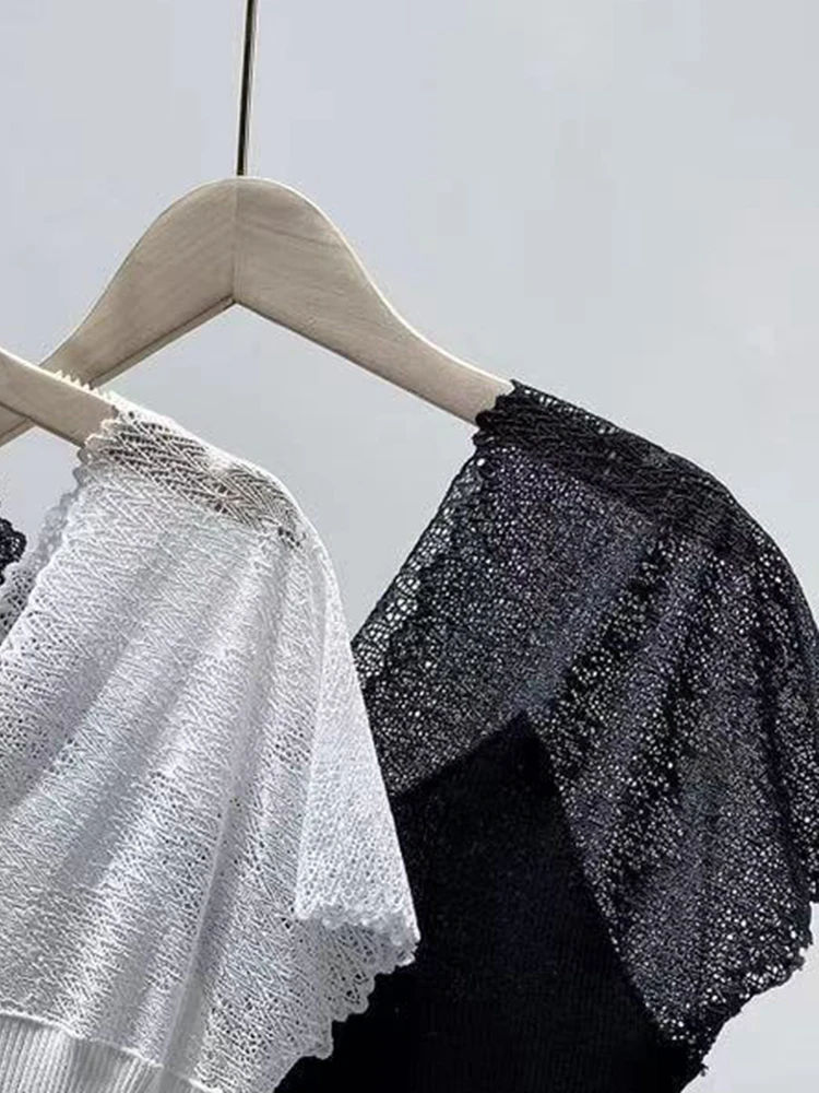 

2021 Summer New V-neck Lace Stitching Vertical Stripes Slim Fit Short-sleeved Sweater Thin Women Pullover