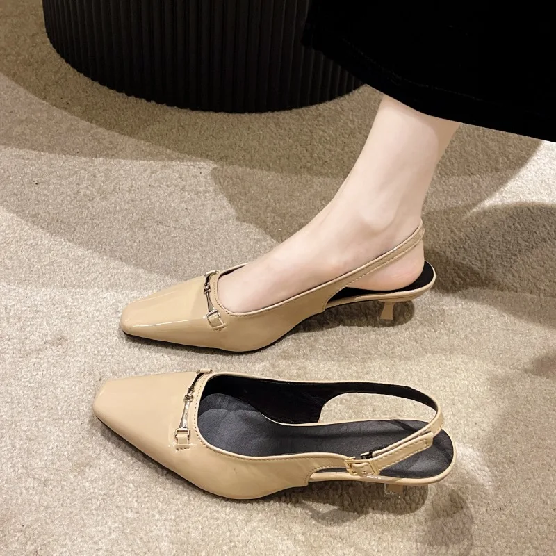 

Новинка, модные женские туфли с металлическим украшением, однотонные, сексуальные, элегантные, удобные, для банкета, женские туфли на высоком каблуке