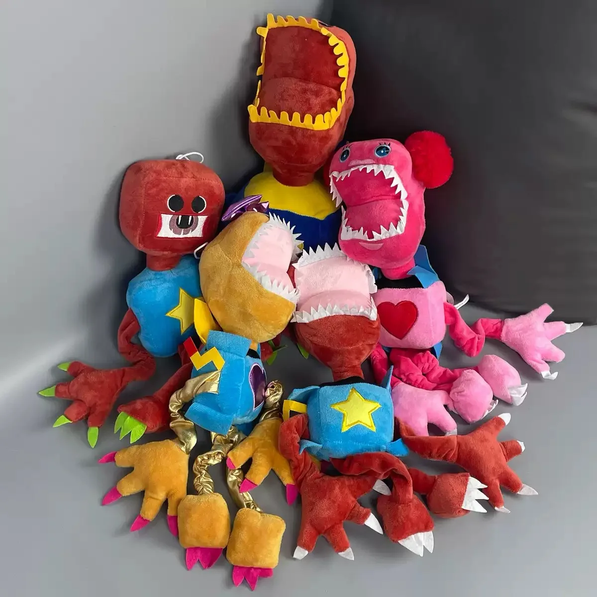 Фото Мягкая игрушка-робот Boxy Boo из игры POPPY PLAYTIME, красная, коллекционная, подарок на праздник №3