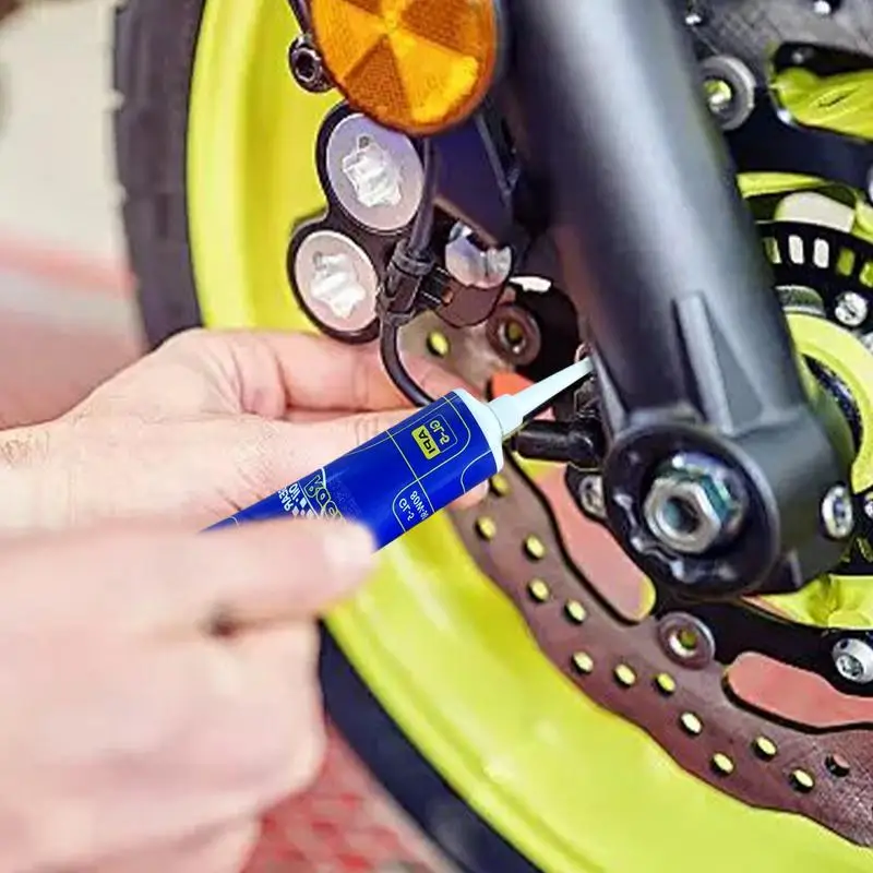 Многоцелевое моторное масло. Автомобильное 120 мл. Улучшает смазка. Уменьшает