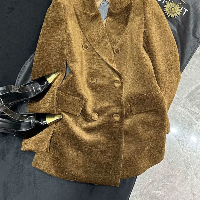 Женский бархатный офисный костюм двубортный подиумный блейзер с отложным