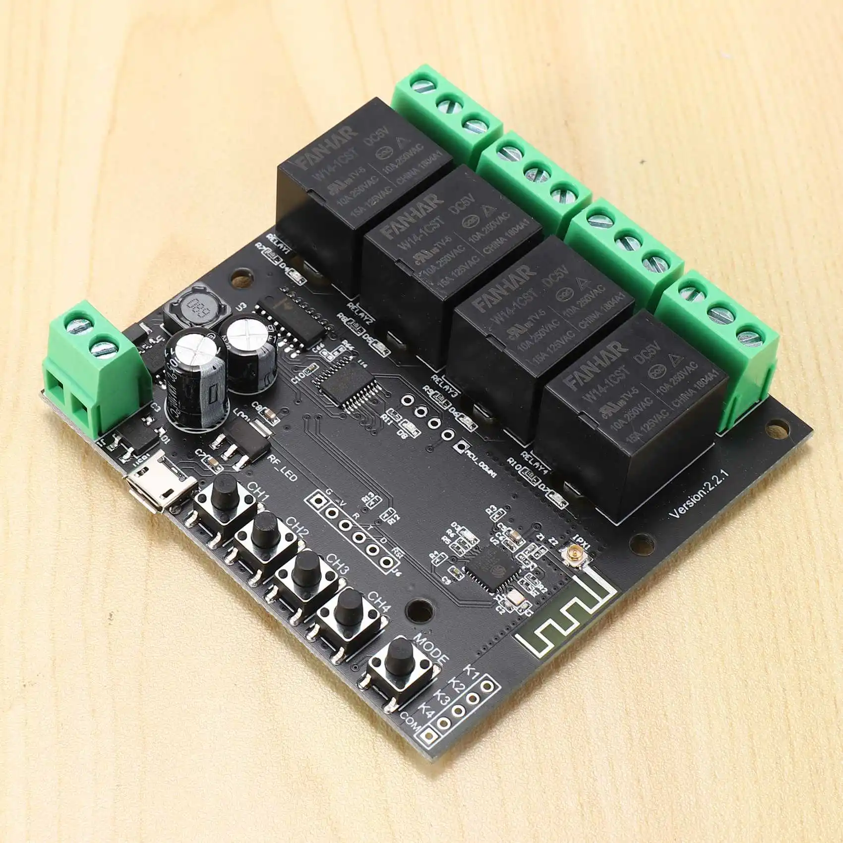 4-канальный переключатель с поддержкой Wi-Fi и дистанционным управлением