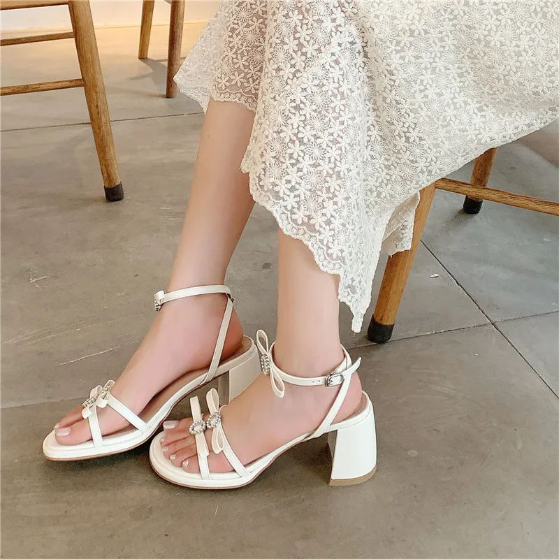 Женские босоножки с ремешком на пятке из микрофибры