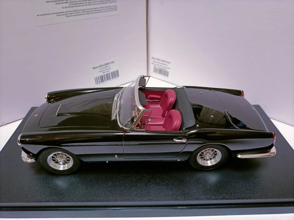Модель автомобиля из полимерного металла в масштабе 1:18 250 GT SII 1960