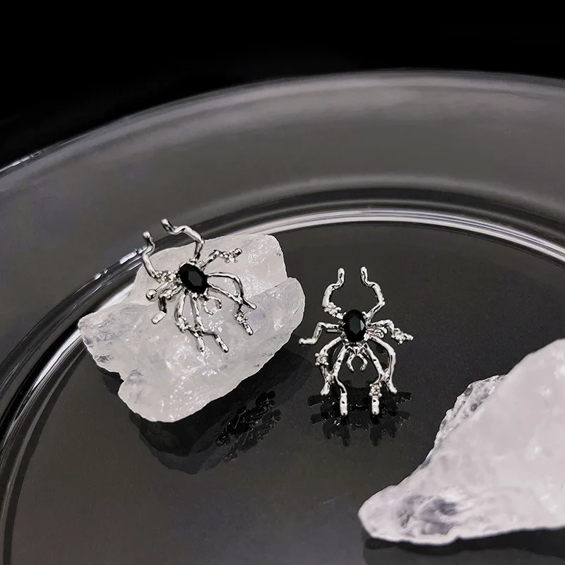 

New Fashion Realistic Stereoscopic Spider Stud Earrings Alternative Insect Earrings for Women Girl Jewelry