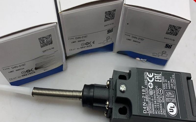 Концевой выключатель D4N-212H/2132/2187/4187/1132 2131 D4N-1131 совершенно новый