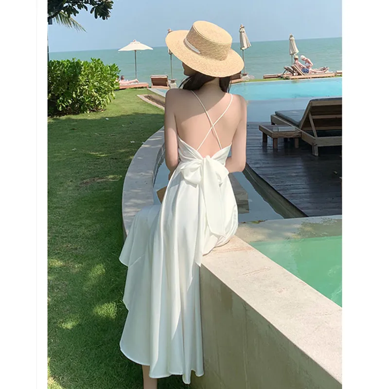 

Женское атласное платье с лямкой на шее, привлекательное белое платье во французском стиле, пляжная юбка с открытой спиной для отпуска у мор...