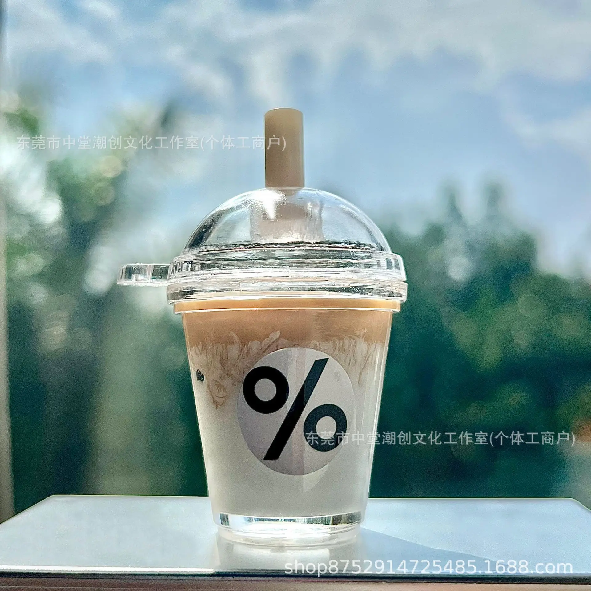 

Магнит-игрушка бутылка из смолы