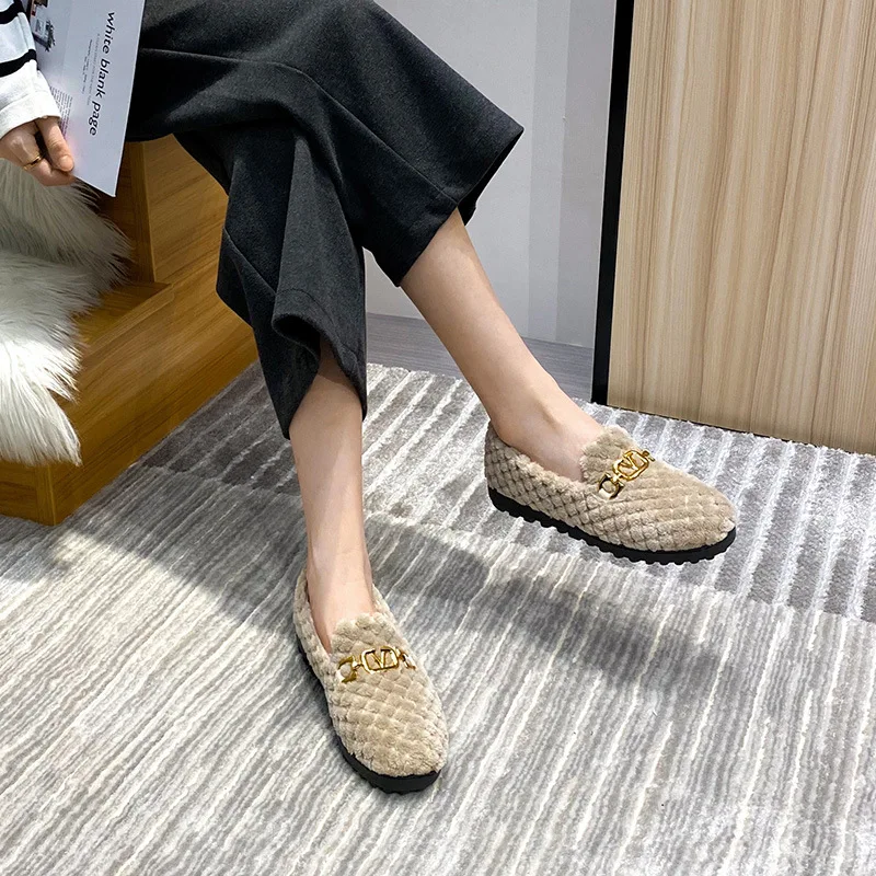 Fashion Metal Buckle Chain Design Plush Shoes Women Winter Outdoor Cotton Shoes Korean Style Faux Fur Platform Large Women Shoes