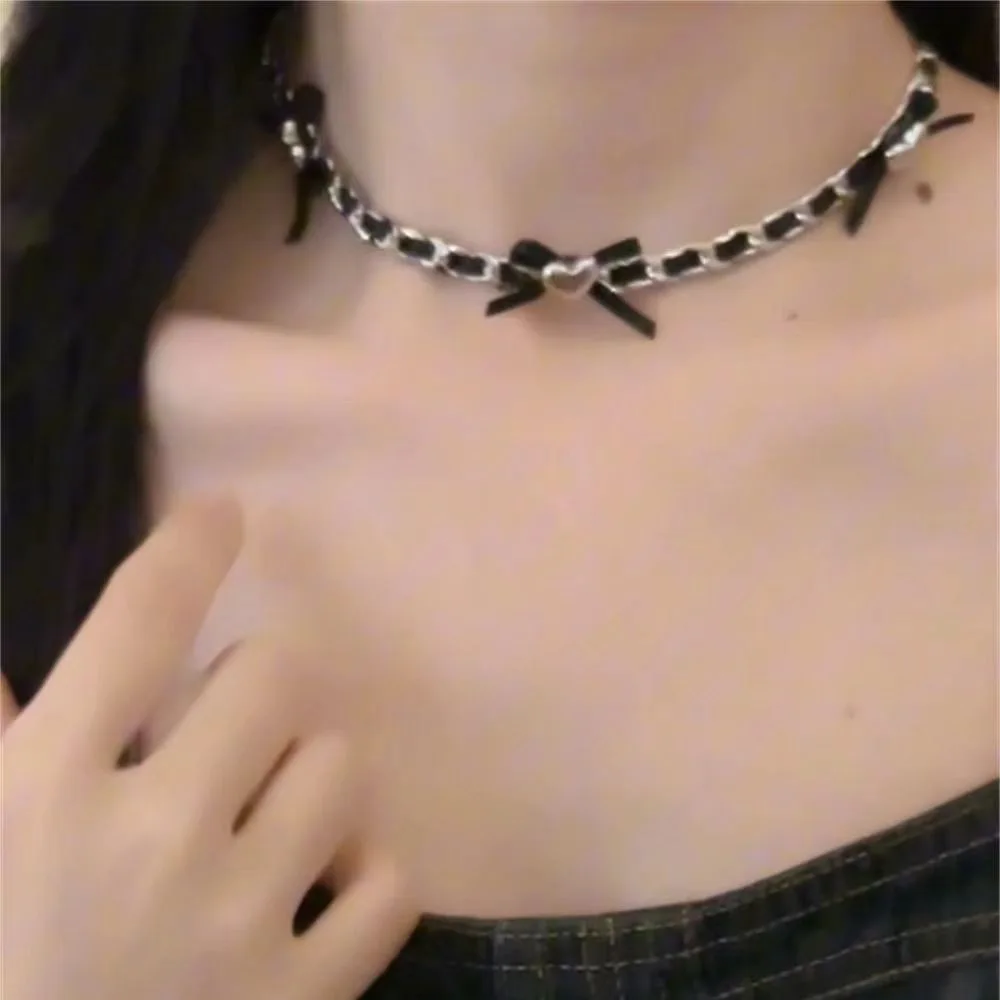 Женское колье с черным бантом украшение в готическом стиле