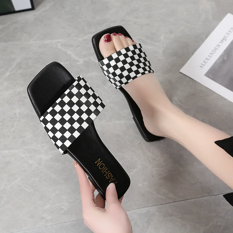 

2022 New Fashion Summer Ladies Slippers Flat with Slippers Casual Comfortable Women's Shoes Open Toe Ladies Beach Slippers 35-40