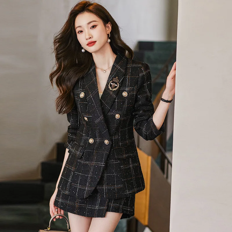 

Женский клетчатый маленький костюм, куртка, новинка 2023, на весну и осень, для пожилых людей, британский стиль, облегающий костюм с шортами, Же...