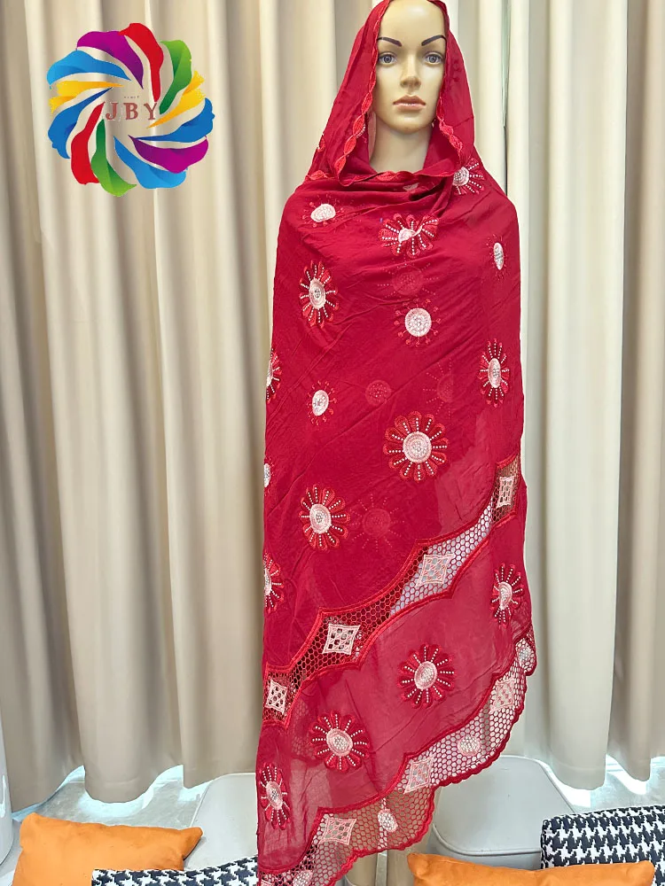 Рисунок 5 - Хиджаб с вышивкой шарф