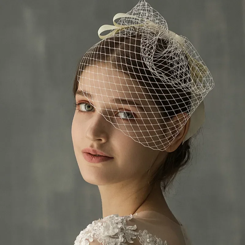 Белая Фата на голову для невесты сетчатая фата с кристаллами и бантом лицо