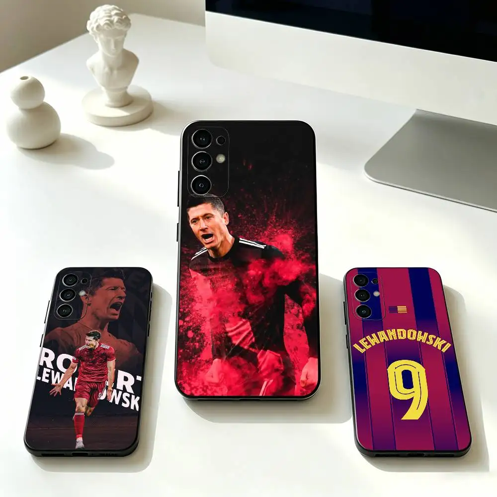 Фото Чехол для телефона Football R-Robert Lewandowski для Samsung S25, S24, S21, S22, S23, S30, Ultra, S20, Plus, Fe, Lite, Note, 10, черный №1