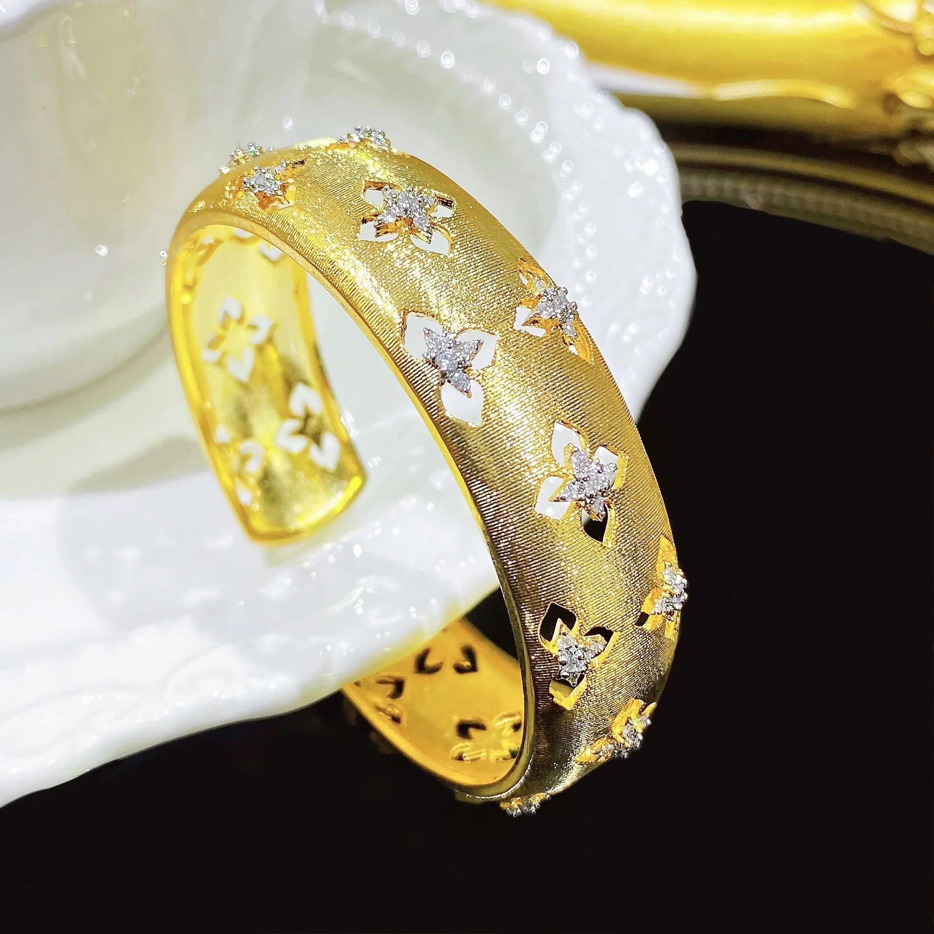 Дропшиппинг роскошный браслет в стиле Bucce матовый золотой стальное полое кольцо