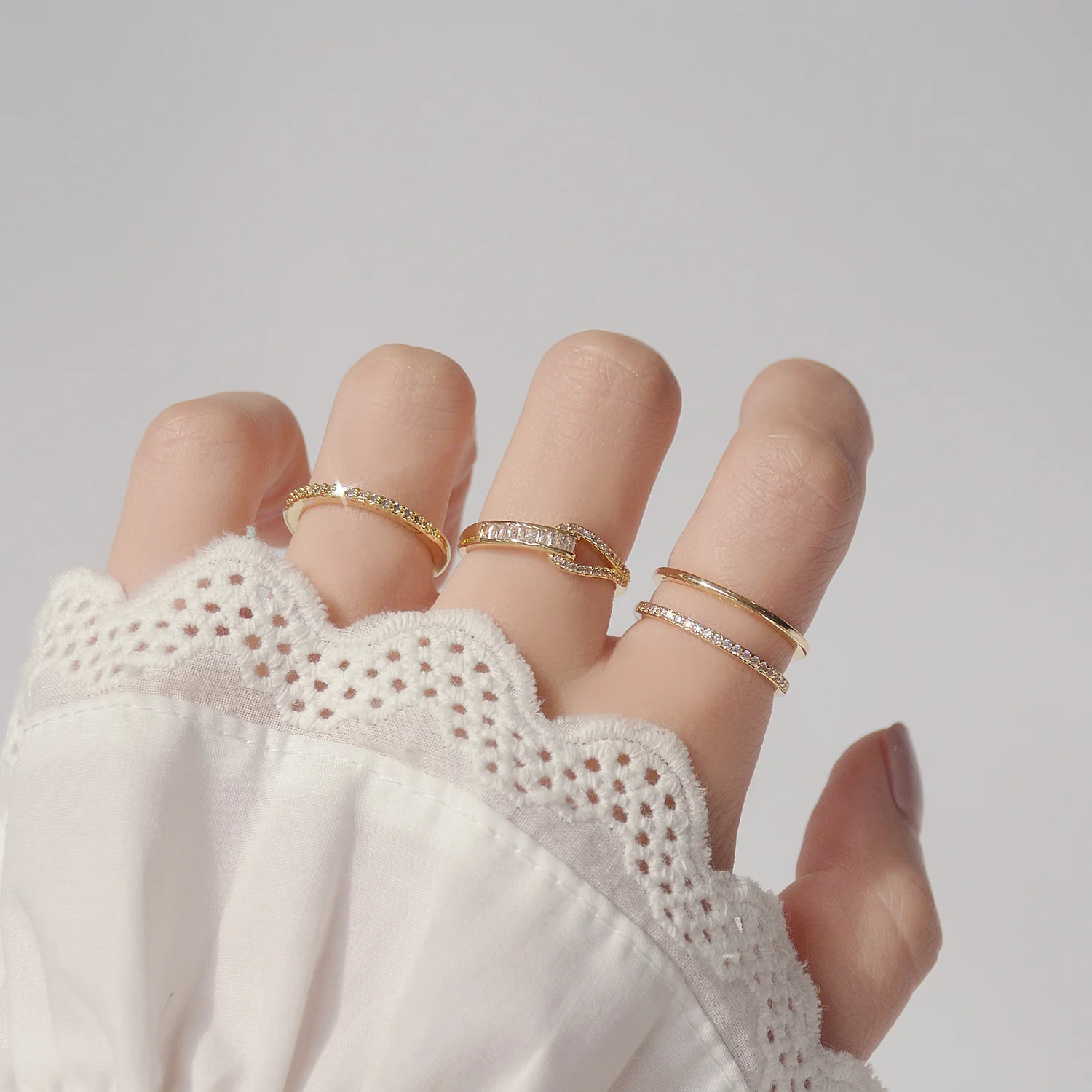 

Coconal Luxury Micro-inlaid Zircon Simple Daily Full Zircon Open Ring Knotted Double-layer Design Temperament Jewelry Gift