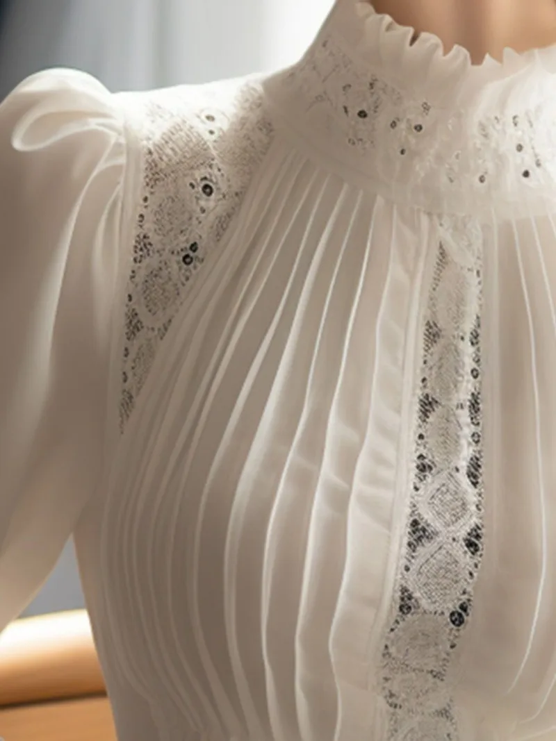 Женская блузка с высоким воротником