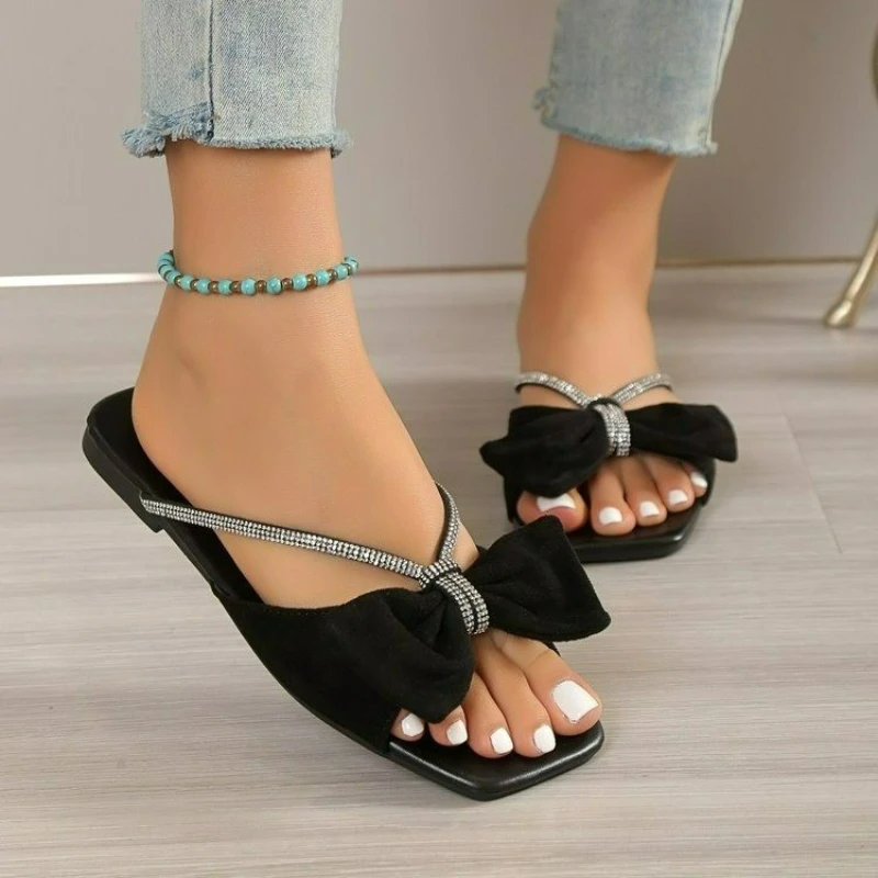 

2023Summer Hot Selling Ladies Rhinestone Slippers Large Size Flat Bottom Square Head Bow Sandals Beach Slippers Sandalias Mujer