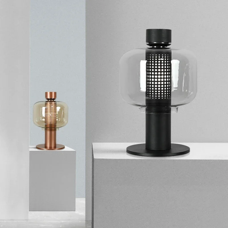 Пост-современная простая креативная стеклянная настольная лампа в