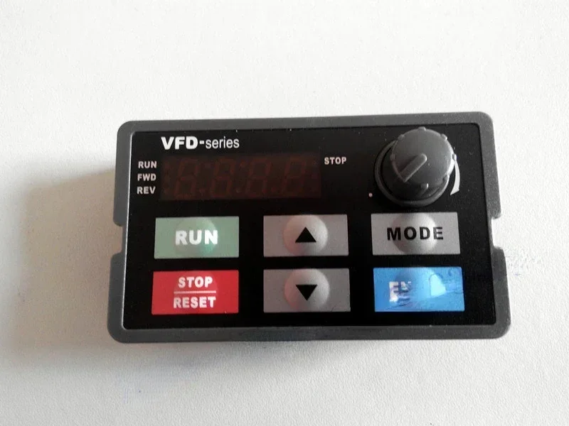 Оригинальная панель управления преобразователем частоты серии VFD-E KPE-LE02 новинка