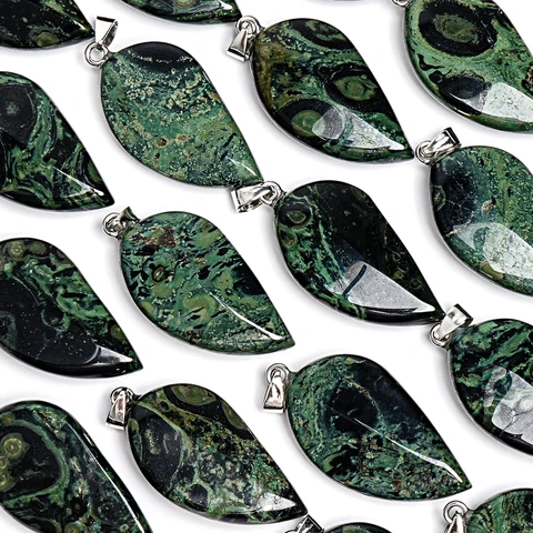 Кулон из яшмы Kambaba зеленый лист
