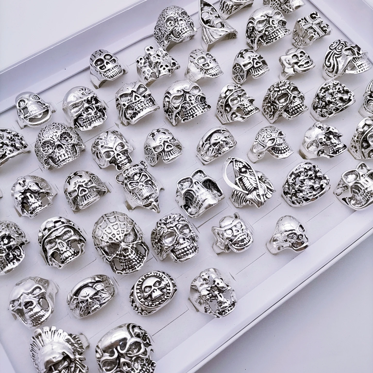 

50 шт./лот кольцо для мужчин новый ретро панк череп высокое качество готическая вечеринка настроение модные подарки пиратские аксессуары горячие товары оптом