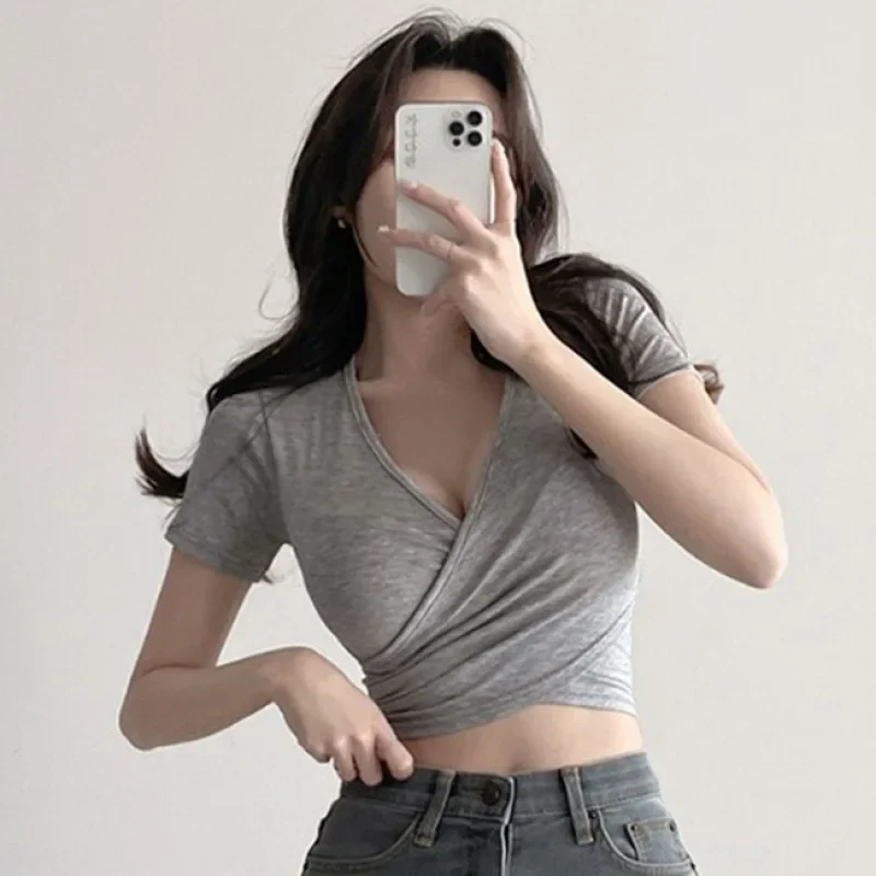 Облегающие укороченные топы с глубоким вырезом и v-образным открытой спиной