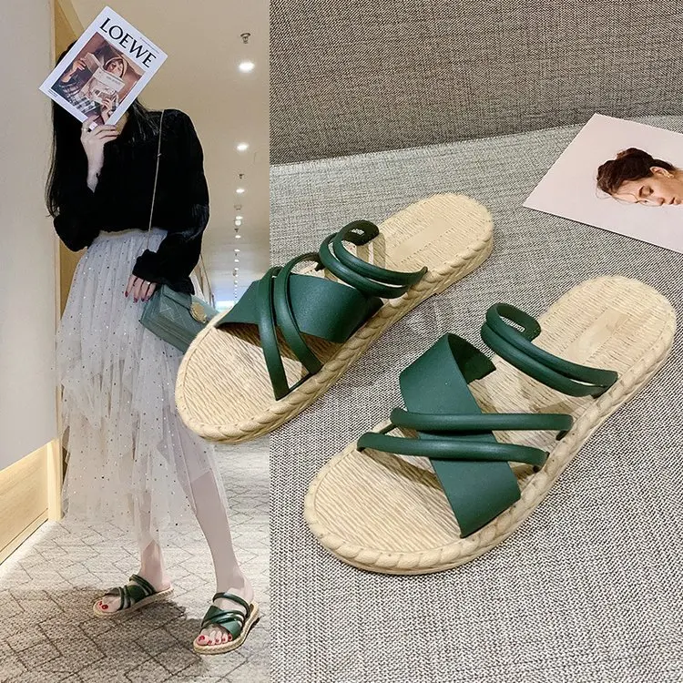 Summer New Outdoor Flat Beach Shoes Low Heel Hot Sale Student Casual Ladies Slippers Ladies Flat Sandals