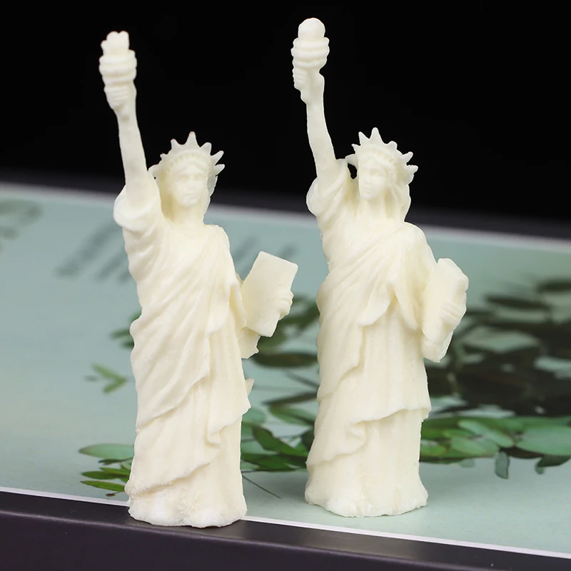 

2Pcs 1/12 Dollhouse Miniature Statue The Statue Of Liberty Statue Ornament Resin Goddess Model Furniture Doll House Decor Toy