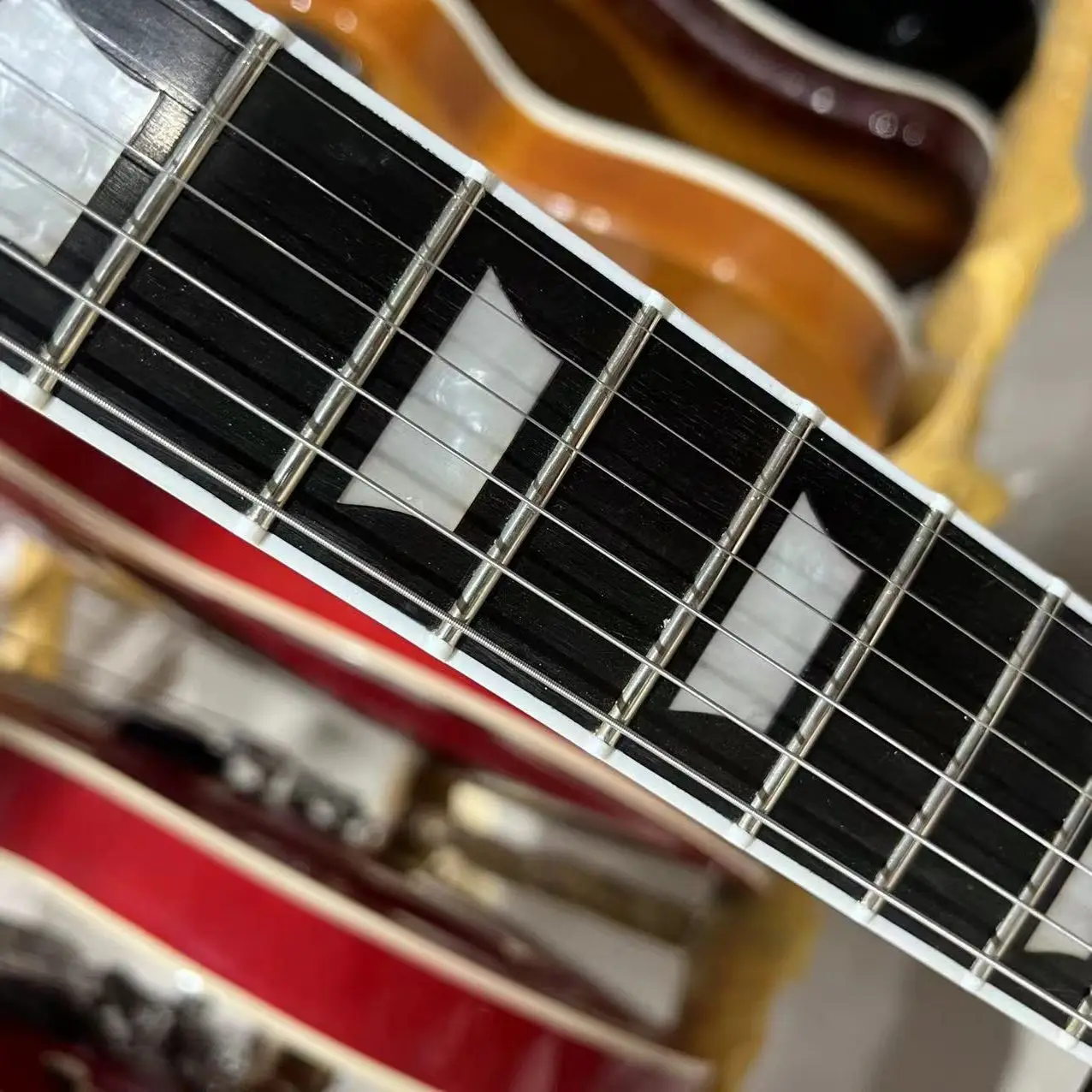 Стандартная электрическая гитара с изображением зебры, захват Лада, перевязка мелодии-о-матической мост, черная грифельная доска, корпус из...