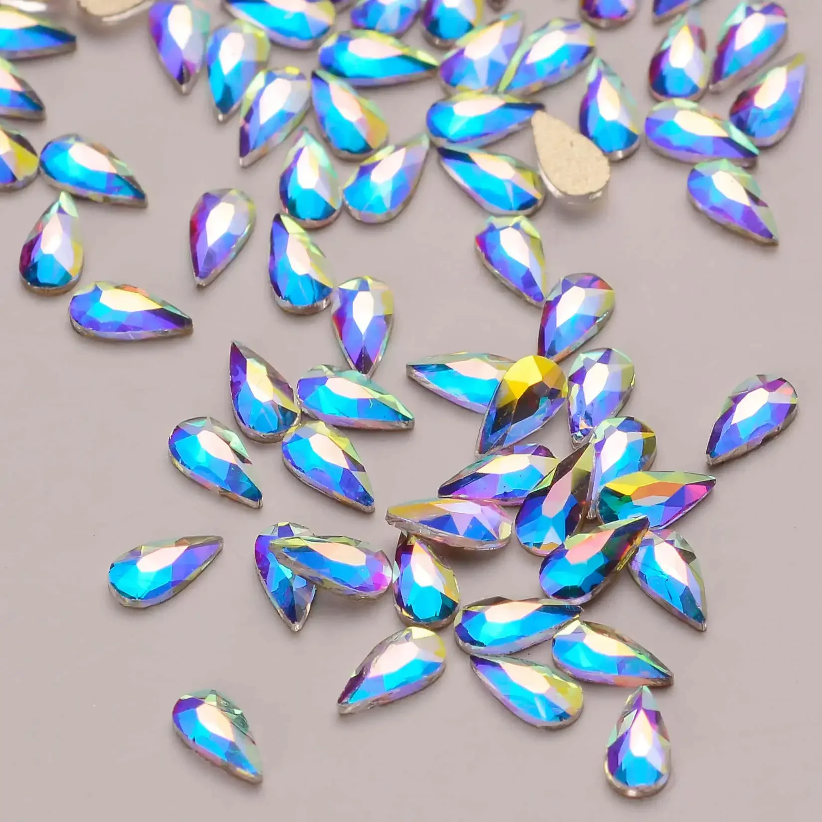 Кристаллы в форме капли дождя 3*6 мм 30 шт.