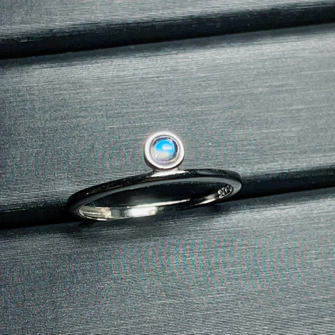 

2023 New S925 Sterling Silver Natural Indian Moonlight Stone Round Unique Design Flap Design Ring Without Optimized Main Stone