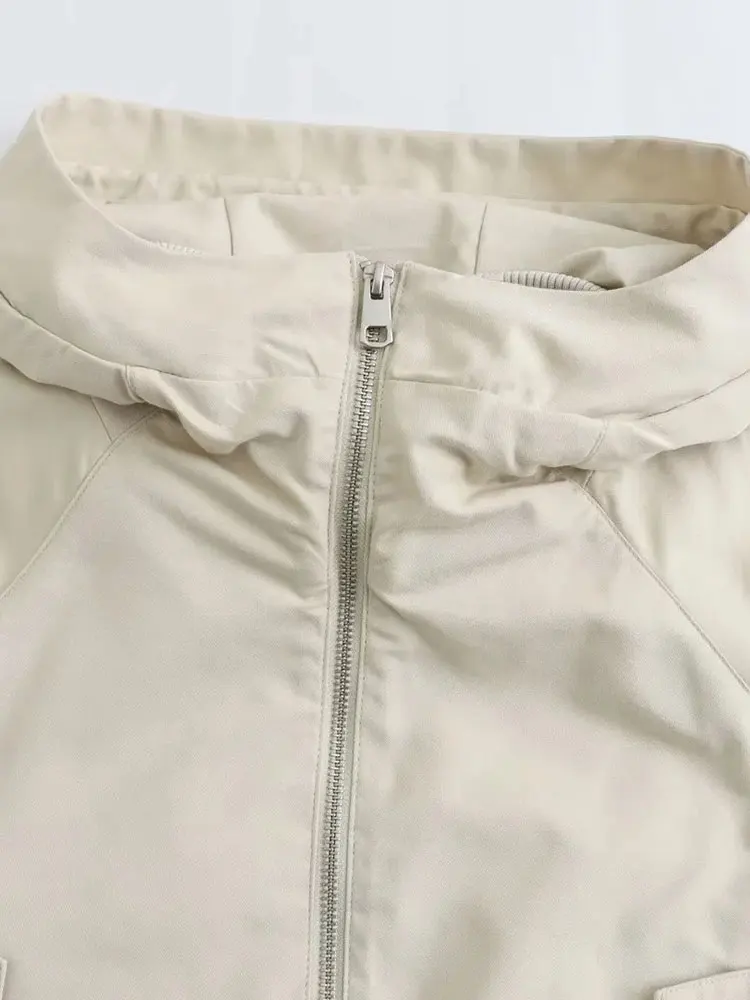 Куртка женская с капюшоном на молнии длинным рукавом и карманами