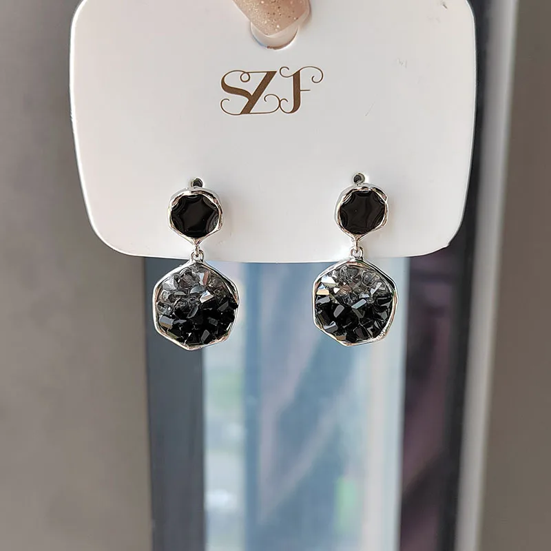 

Женские Геометрические серьги-гвоздики, черного цвета